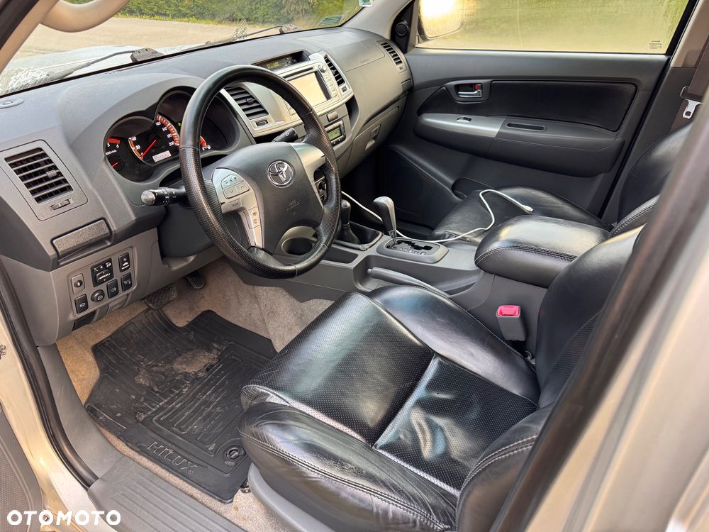 Toyota Hilux 3.0 D-4D Invincible - 4