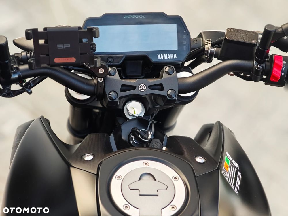 Yamaha MT - 28