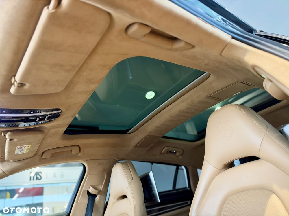 Porsche Panamera Turbo Executive - 10