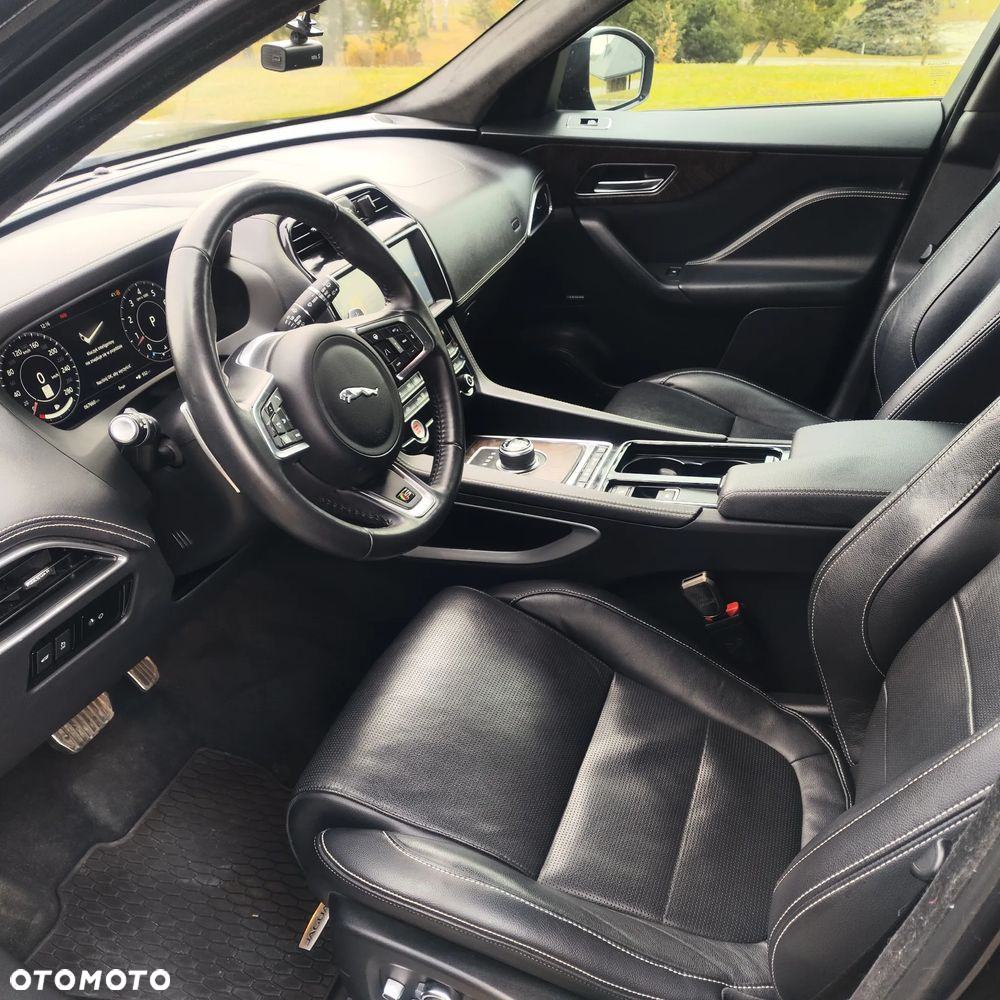 Jaguar F-Pace S AWD - 15