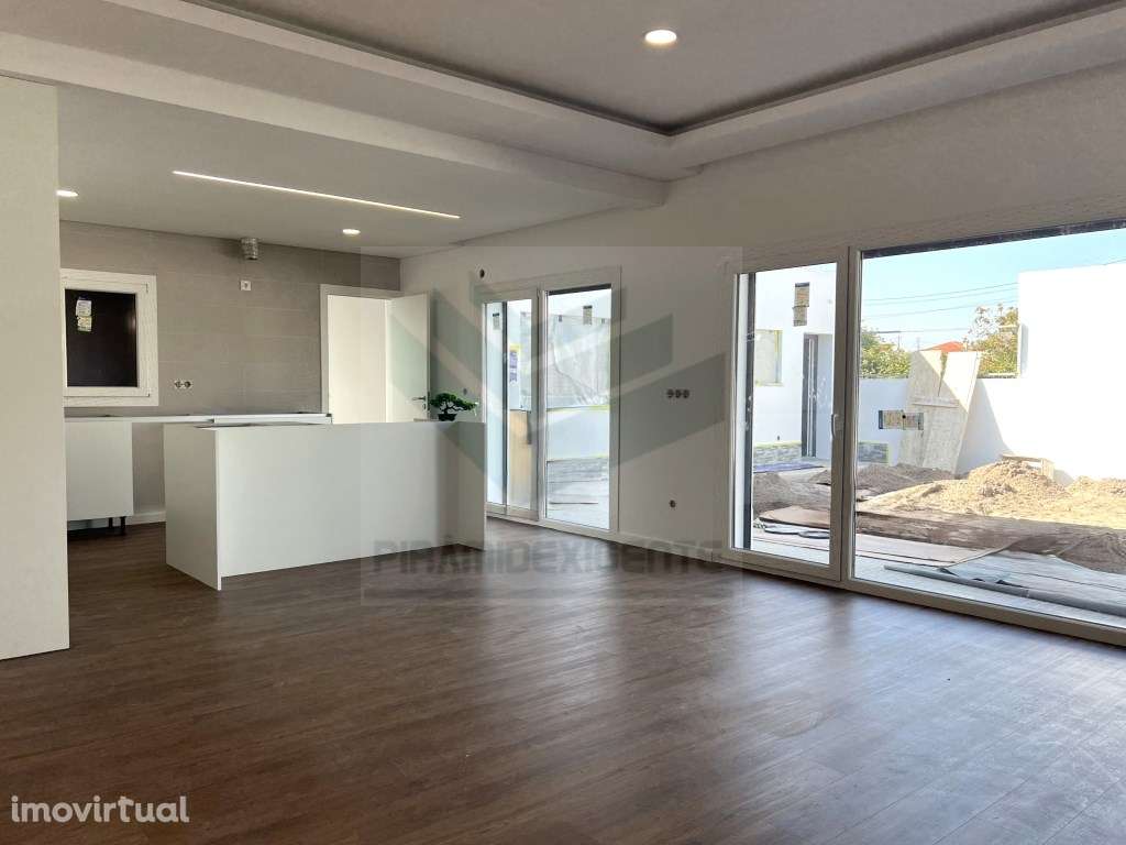 Moradia Isolada NOVA! Fernão Ferro, 2 Suítes, Luminosidade! - Grande imagem: 3/19