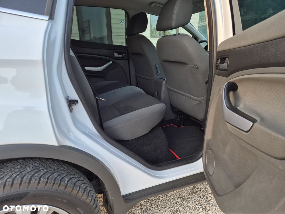 Ford Kuga 2.0 TDCi 2x4 Titanium - 20