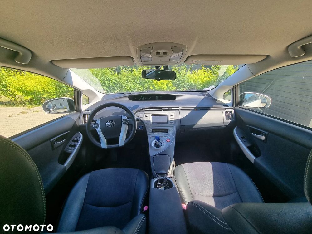 Toyota Prius (Hybrid) Executive - 7