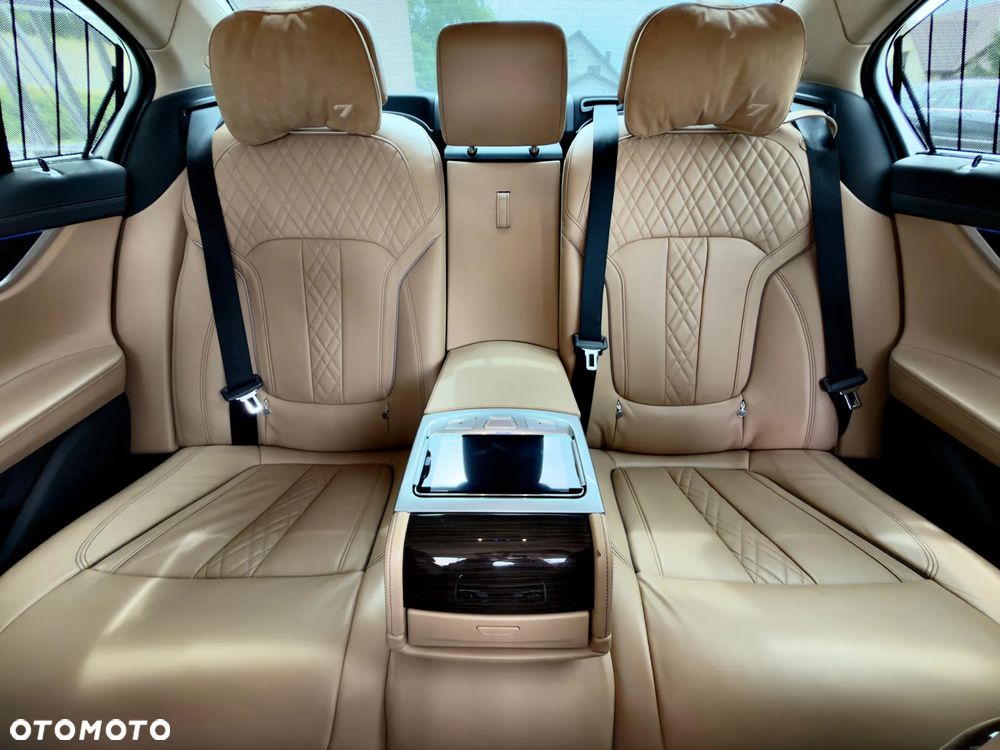 BMW Seria 7 - 29