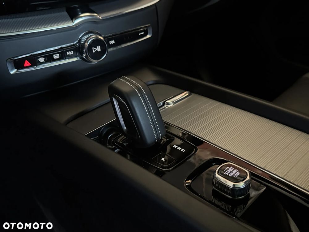 Volvo XC 60 B4 D Ultimate Dark - 12