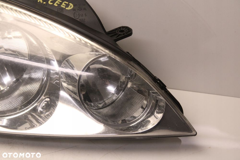 KIA CEED I 06R- REFLEKTOR LAMPA PRAWY PRZÓD PRAWA PRZEDNIA - 2