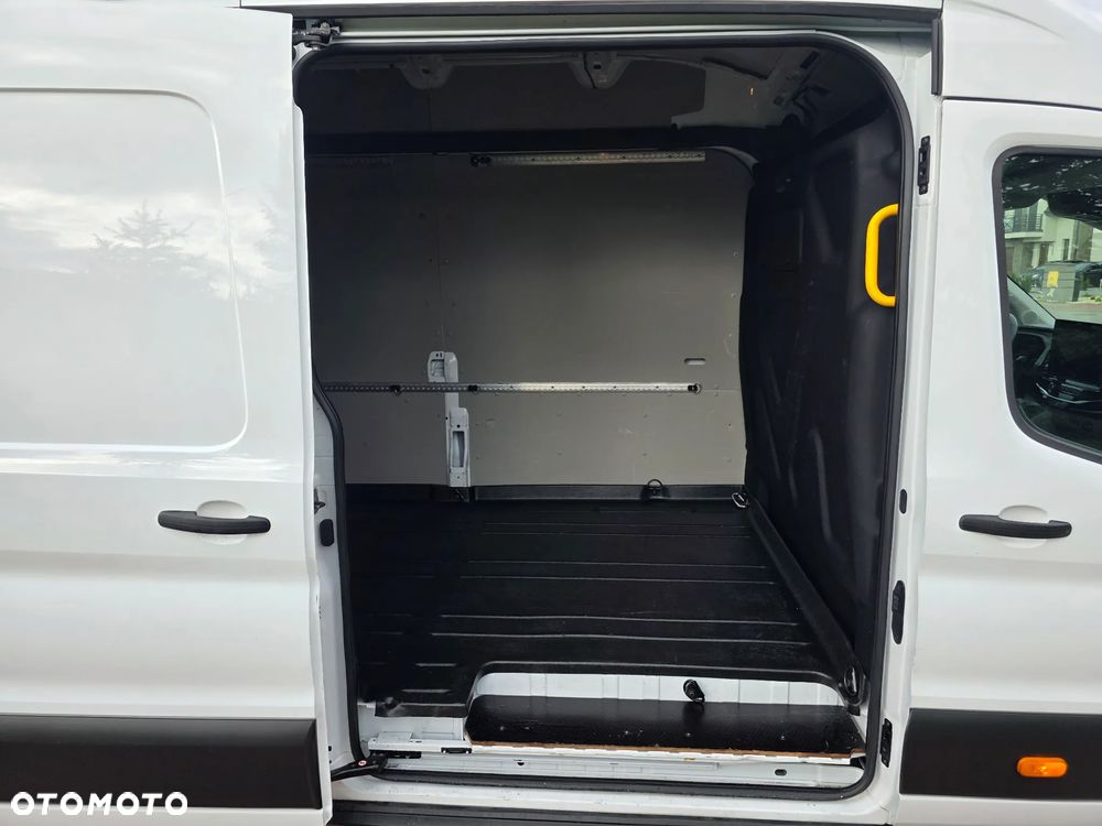 Ford Transit L4 RWD Trend - 17