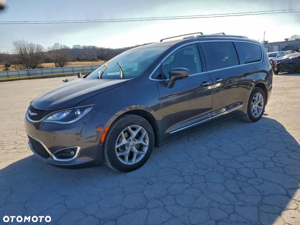 Chrysler Pacifica - 2