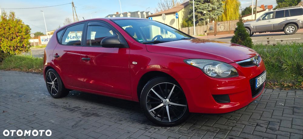 Hyundai i30 1.4 Base + - 17