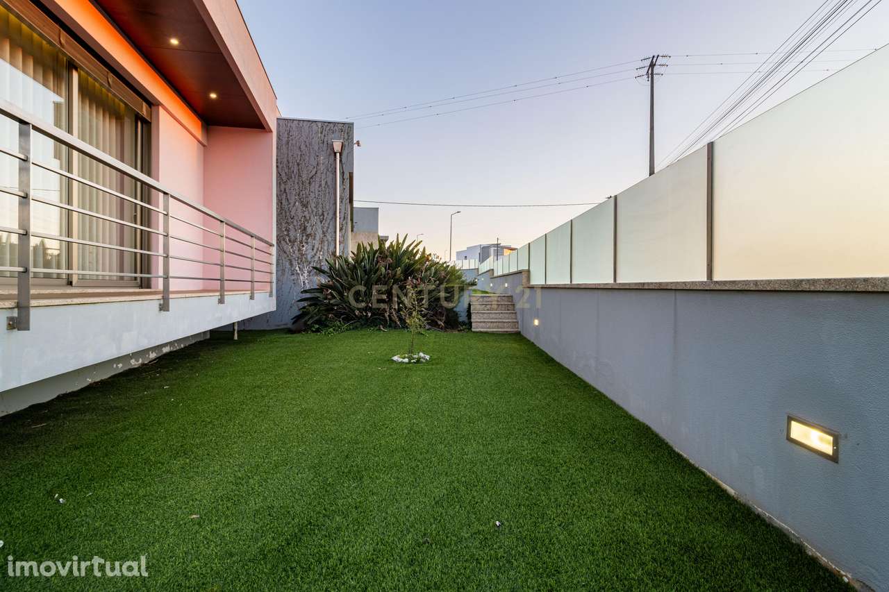Moradia T3+1 com piscina - Santa Maria da Feira - Grande imagem: 4/46
