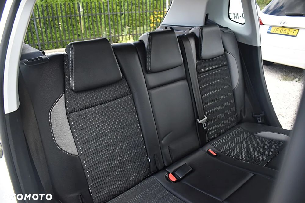 Peugeot 2008 1.6 e-HDi Allure S&S - 21