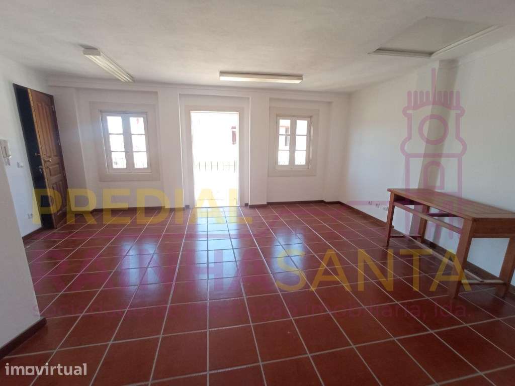 Sala com wc privativo - Baixa da Cidade - Coimbra - Grande imagem: 3/10