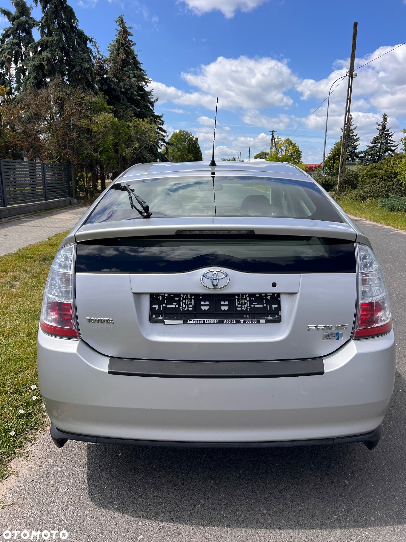 Toyota Prius (Hybrid) Executive - 12