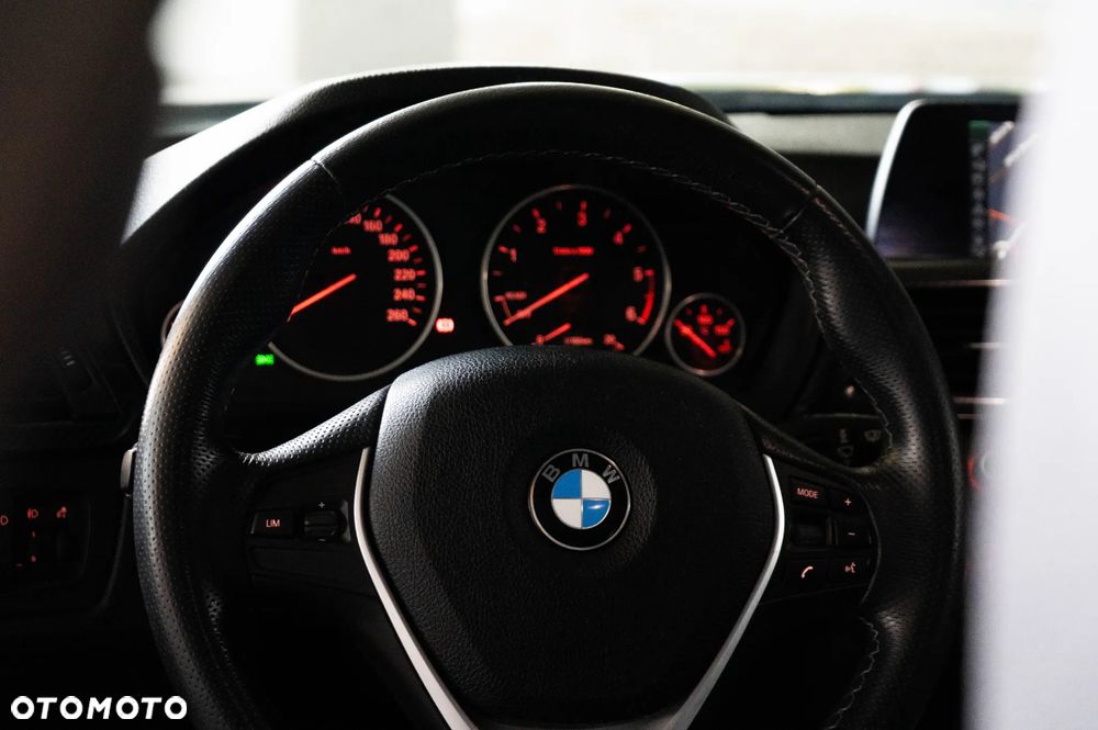 BMW Seria 3 318d - 11