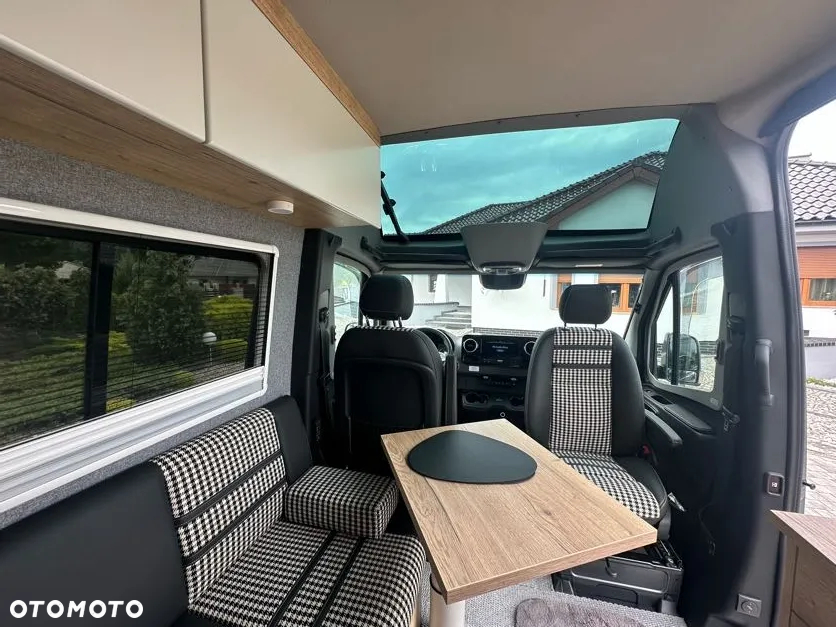 Mercedes-Benz Sprinter 907 - 17