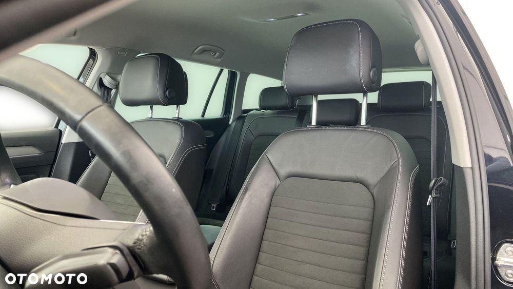 Volkswagen Passat - 11