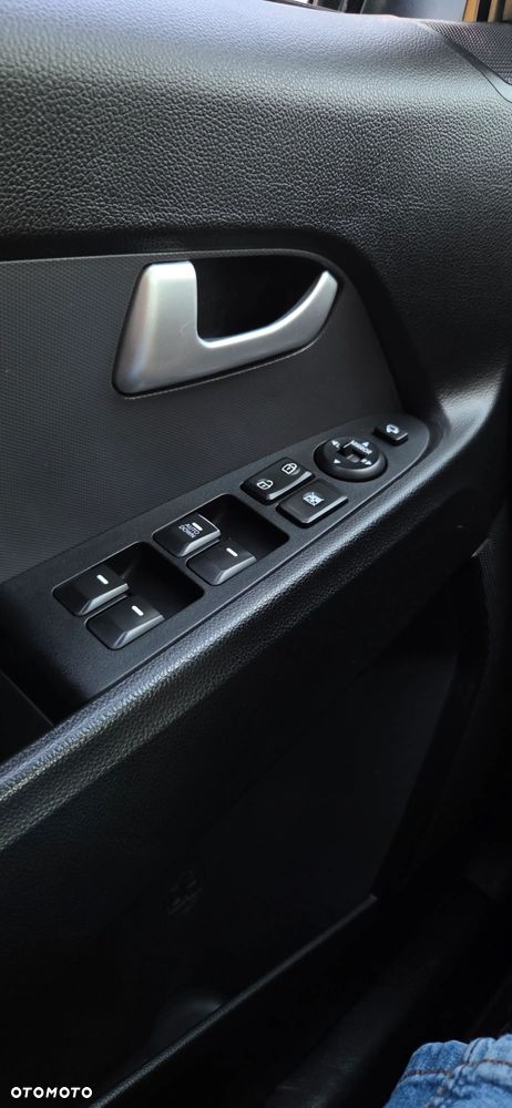 Kia Sportage 2,0 CRDI AWD Vision - 24