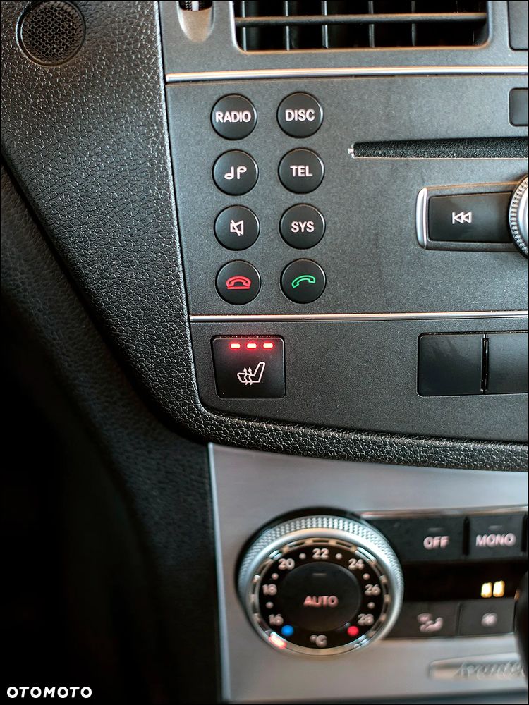 Mercedes-Benz Klasa C 180 BlueEFFICIENCY 7G-TRONIC Avantgarde - 25