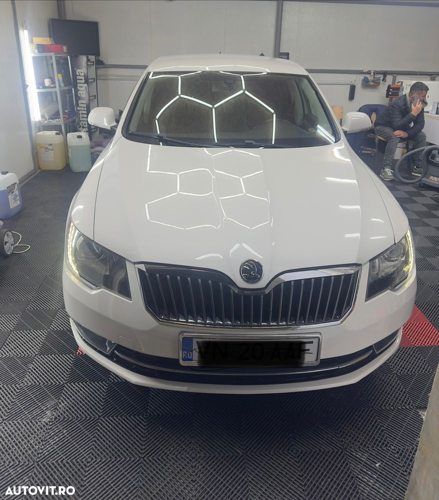 Skoda Superb 2.0 TDI Ambition - 1