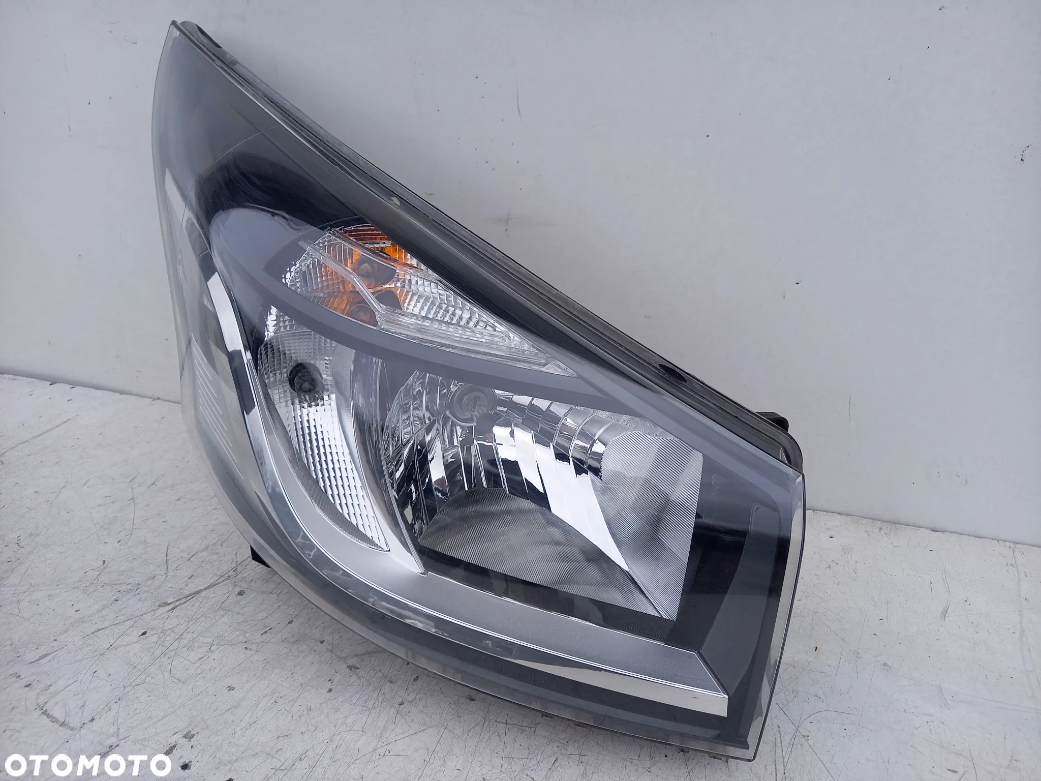 Lampa prawy przód Renault Trafic III 260109424R - 2
