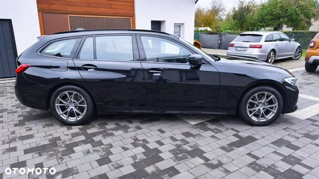 BMW Seria 3 320d Sport Line - 2