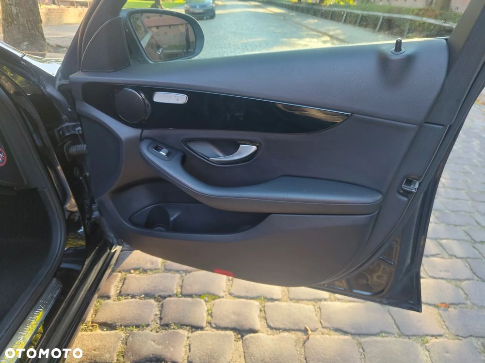 Mercedes-Benz Klasa C 200 4-Matic 7G-TRONIC - 26