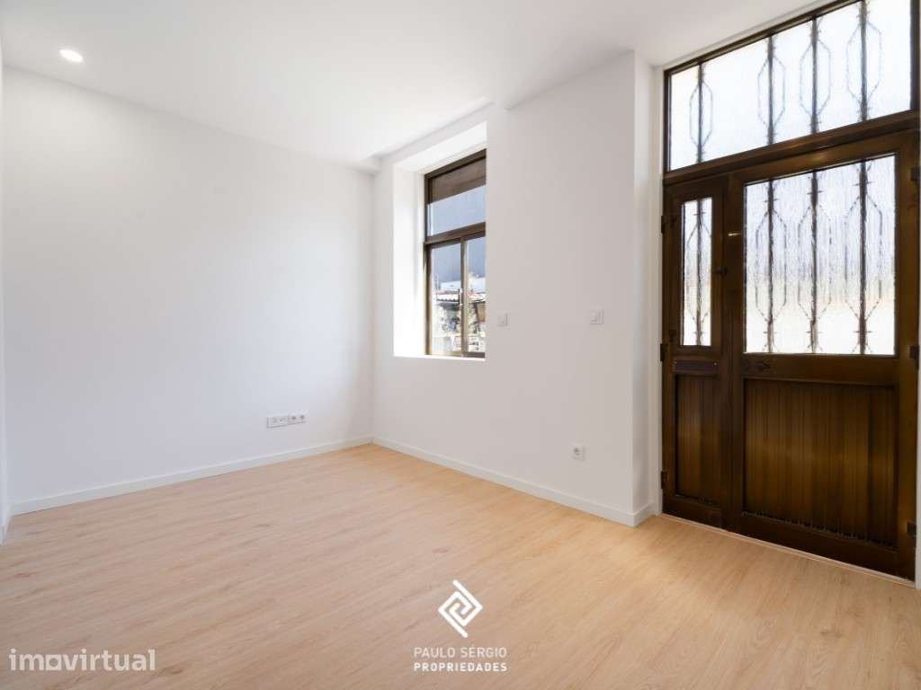 MORADIA T1+1 DUPLEX COM TERRAÇO TOTALMENTE REMODELADA EM VILA NOVA ... - Grande imagem: 5/20