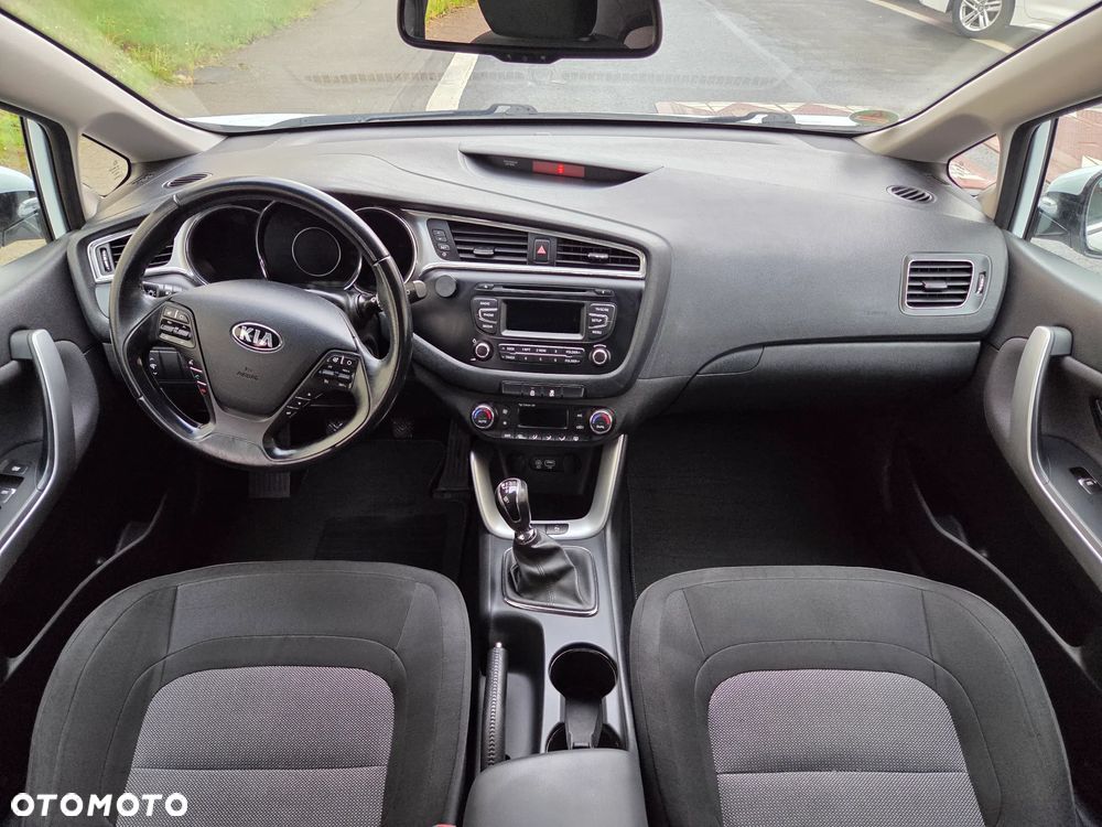 Kia Ceed 1.6 GDI Dream Team Edition - 13