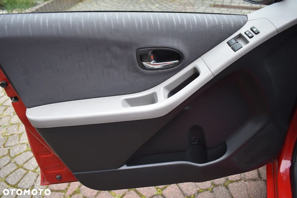 Toyota Yaris 1.33 VVT-i Executive - 7