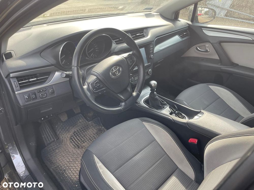 Toyota Avensis - 5