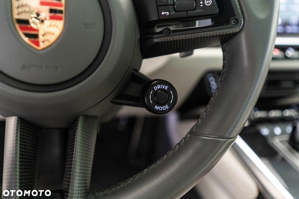 Porsche 911 Carrera 4S - 17