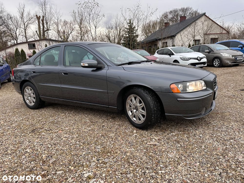 Volvo S60 2.4D Momentum - 5