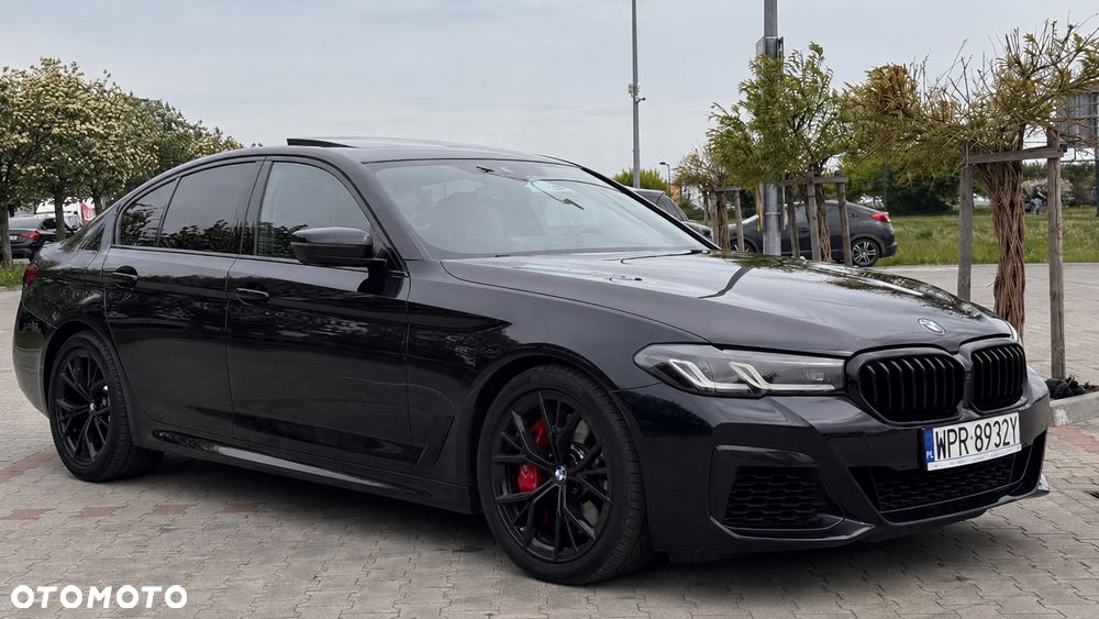 BMW Seria 5 M550i xDrive sport - 9