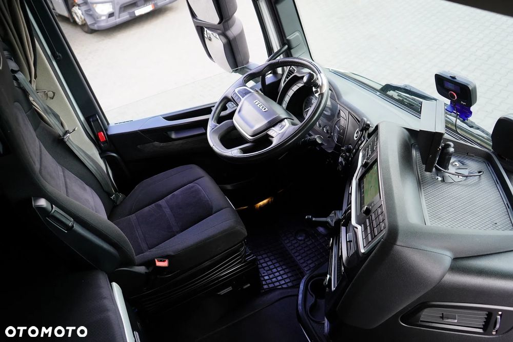Iveco / S-WAY / 420 / E 6 / KONTENER + WINDA / 20 PALET / RETARDER / OŚ SKRĘTNA / ROLETA - 13