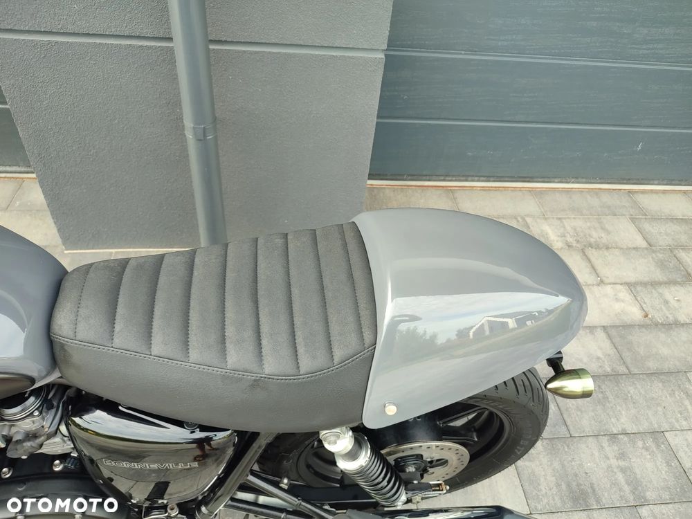 Triumph Bonneville - 10