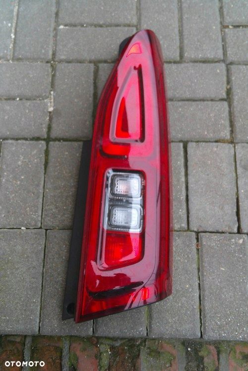 CITROEN BERLINGO IV COMBO E 18r+ PRAWA TYLNA LAMPA ORYGINAŁ - 1