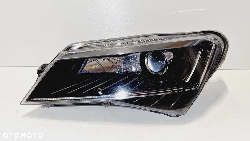 REFLEKTOR LEWY XENON SKODA SUPERB III EUROPA - 2