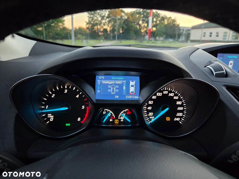 Ford Kuga 2.0 TDCi 4x4 Titanium - 12