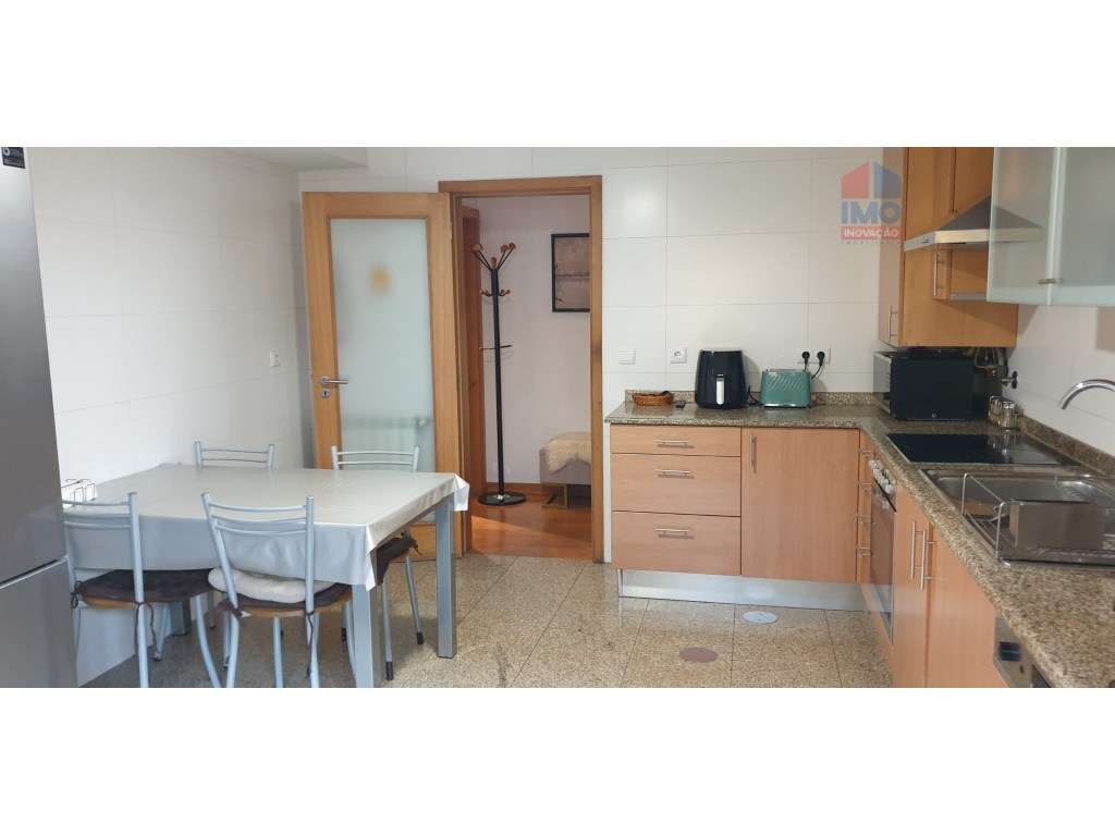 APARTAMENTO T3 COM 2 LUGARES DE GARAGEM NO CENTRO DE VILA REAL - Grande imagem: 2/20