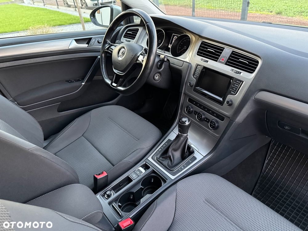 Volkswagen Golf - 27