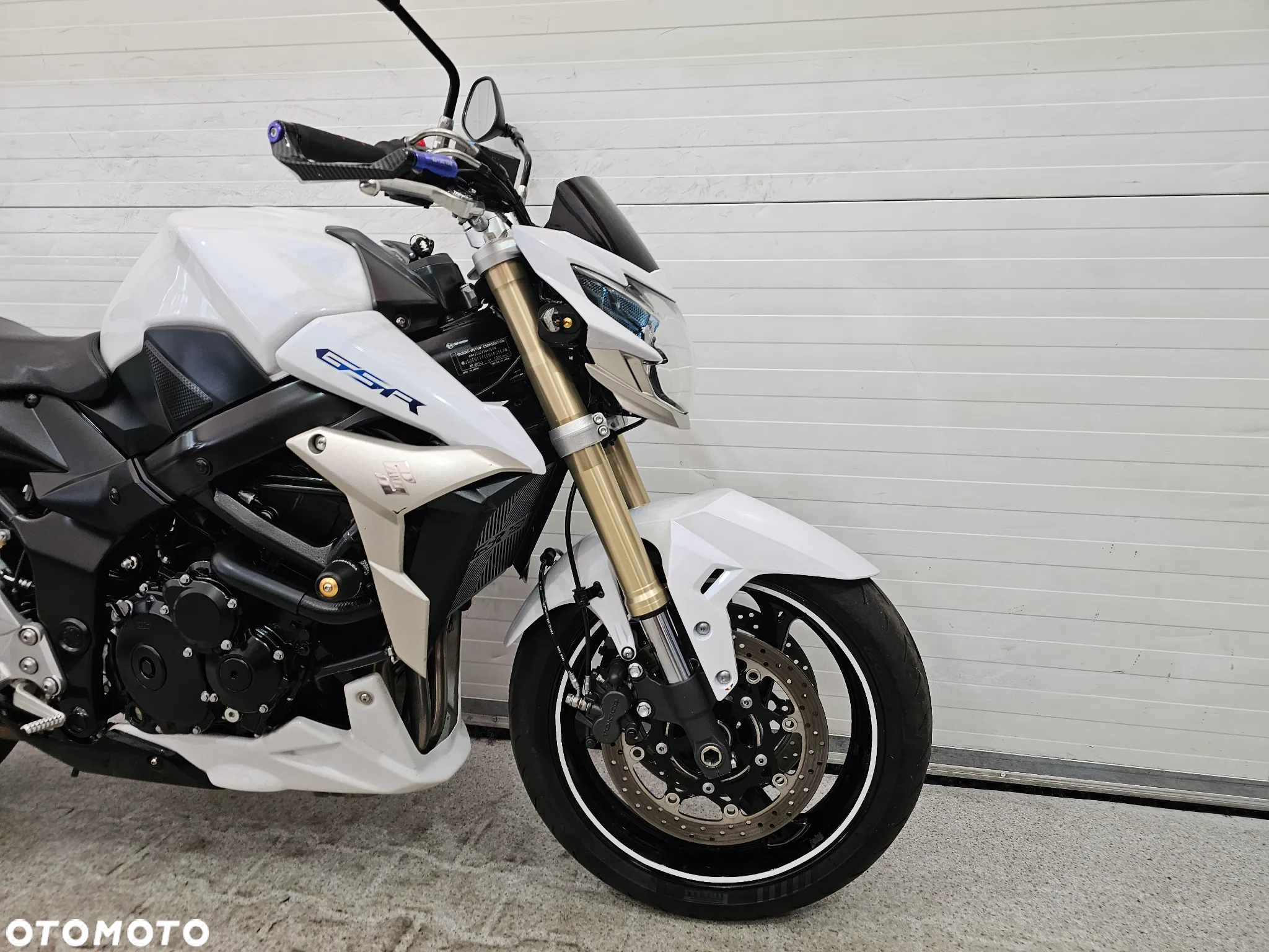 Suzuki GSR - 20