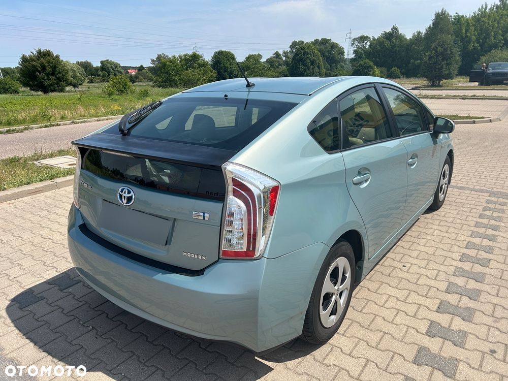 Toyota Prius (Hybrid) - 5