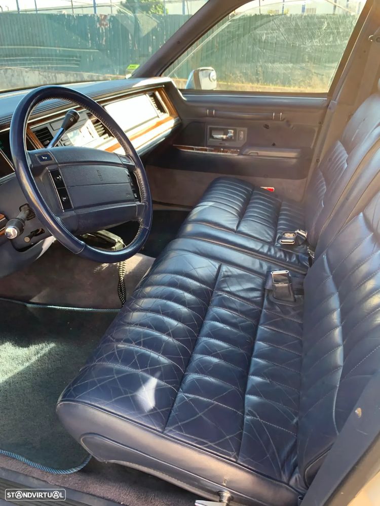 Lincoln Town Car - 8