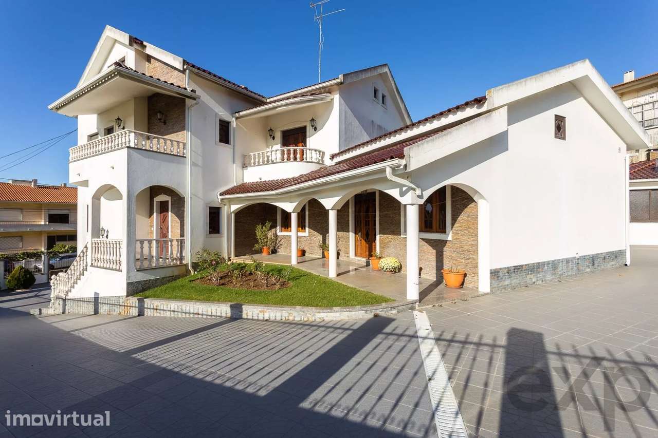 Moradia de Prestígio com Piscina - Grande imagem: 2/49