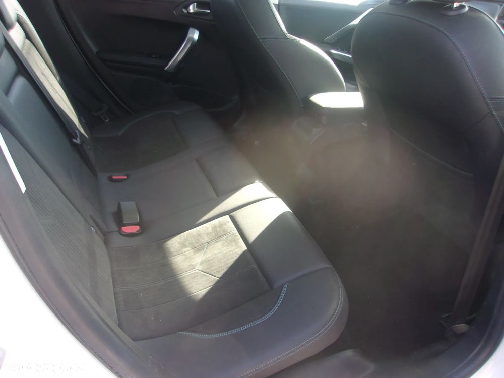 Peugeot 2008 PureTech 110 Stop&Start EAT6 Crossway - 10