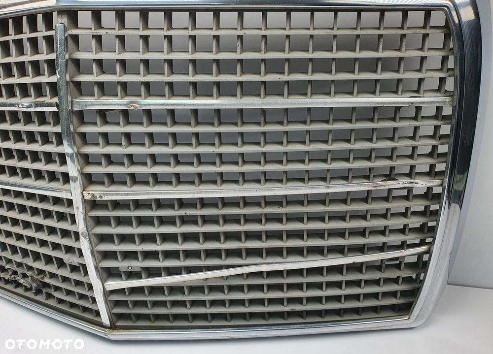 GRILL ATRAPA MERCEDES W115 W114 - 2