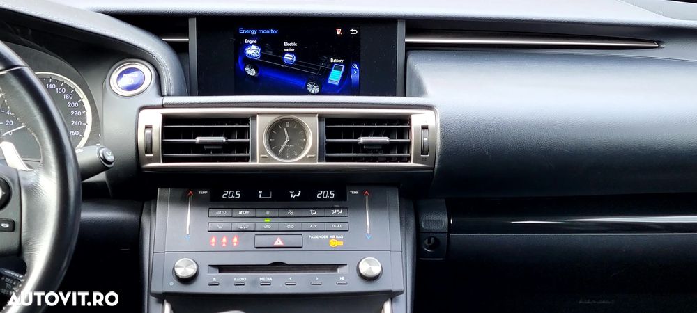 Lexus Seria IS 300h BusinessEdition - 22