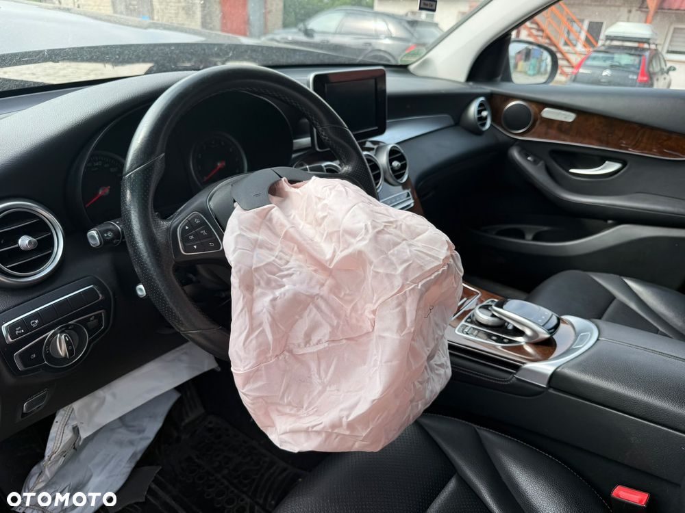 Mercedes-Benz GLC 250 4Matic 9G-TRONIC AMG Line - 10