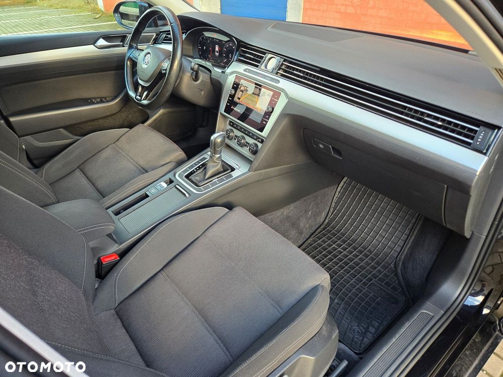 Volkswagen Passat - 21