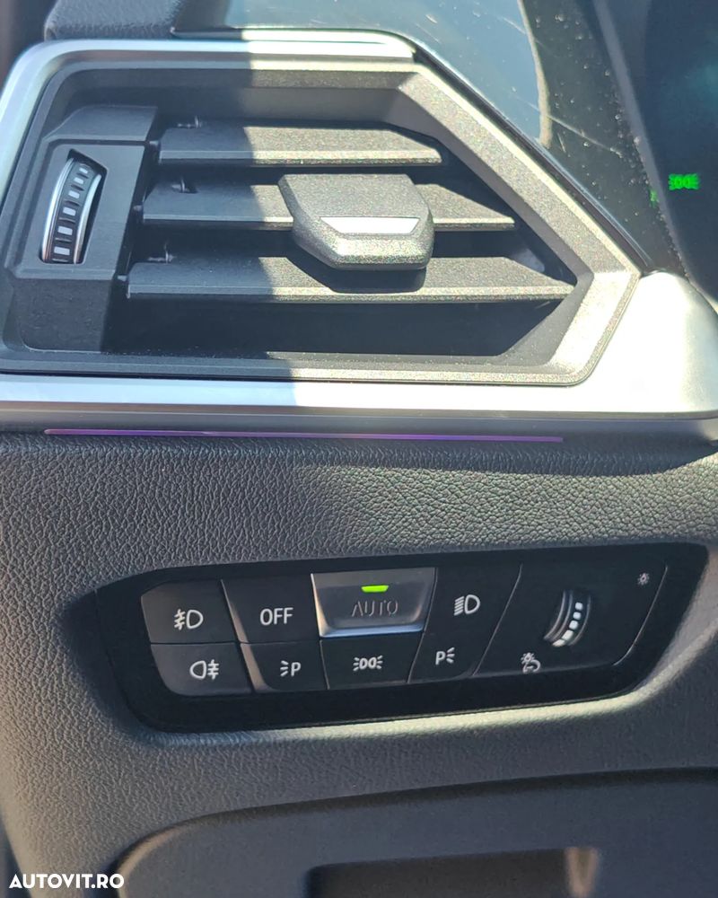 BMW Seria 3 320d xDrive AT - 36